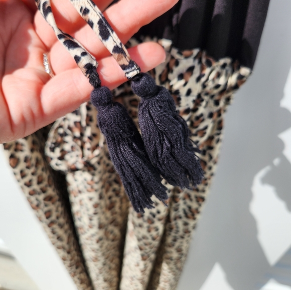 Main Strip leopard tiered maxi dress size M - Picture 7 of 7